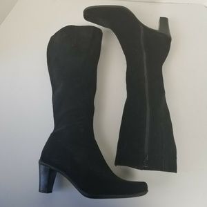 La Canadienne Black Suede Boots